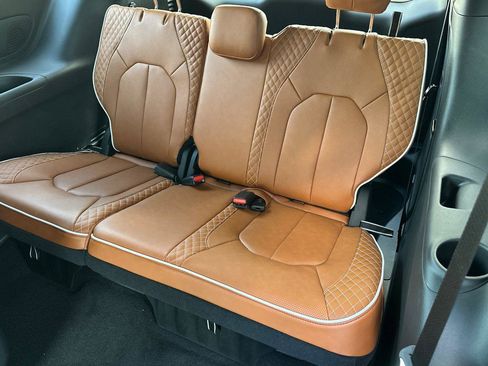 New 2026 Chrysler Pacifica Pinnacle image 12