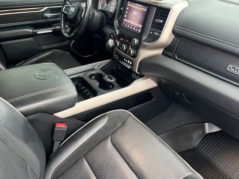 Used 2019 RAM 1500 Laramie AWD/4WD image 16