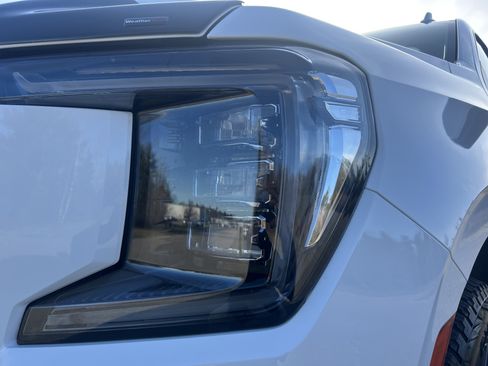Used 2022 GMC Yukon AT4 AWD/4WD image 9