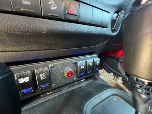 Used 2018 Jeep Wrangler Unlimited Sport w/ Connectivity Group AWD/4WD image 23
