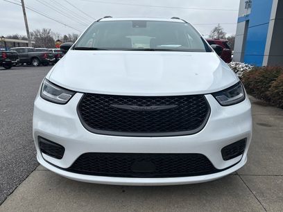 Used 2025 Chrysler Pacifica Limited