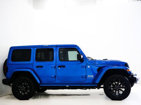 Used 2024 Jeep Wrangler Unlimited Sahara w/ Technology Group AWD/4WD image 5
