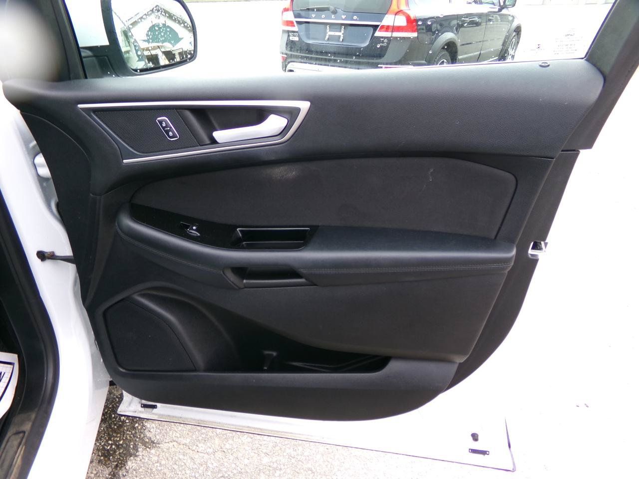 Used 2019 Ford Edge SEL FWD image 24
