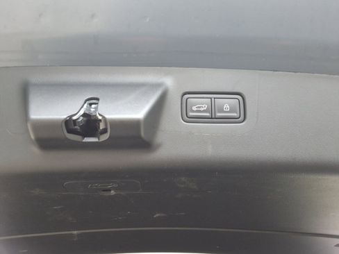 Used 2025 Hyundai Santa Fe Limited image 25