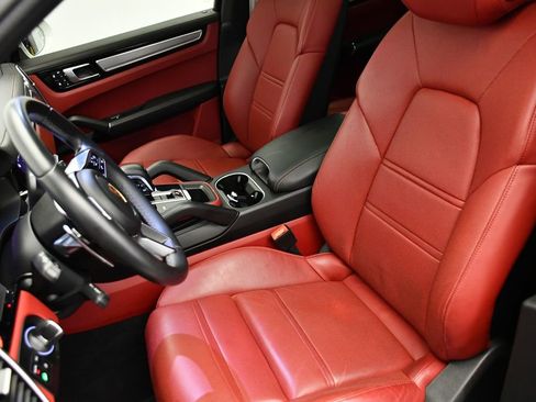 Used 2023 Porsche Cayenne image 41