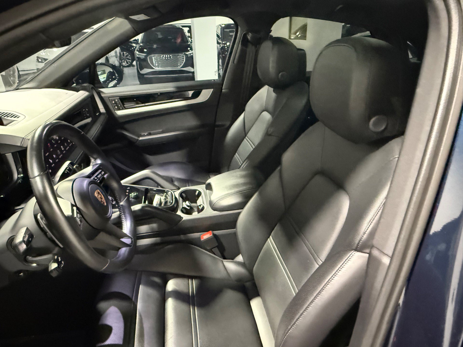 Used 2024 Porsche Cayenne Coupe AWD/4WD image 25