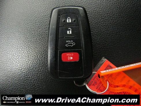 Used 2021 Toyota RAV4 XLE image 10