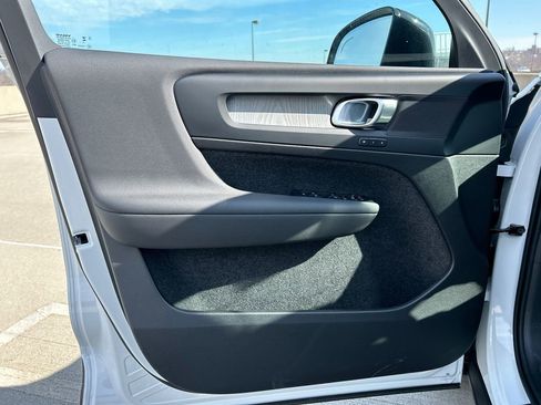 New 2026 Volvo XC40 B5 Core w/ Protection Package Premier image 9