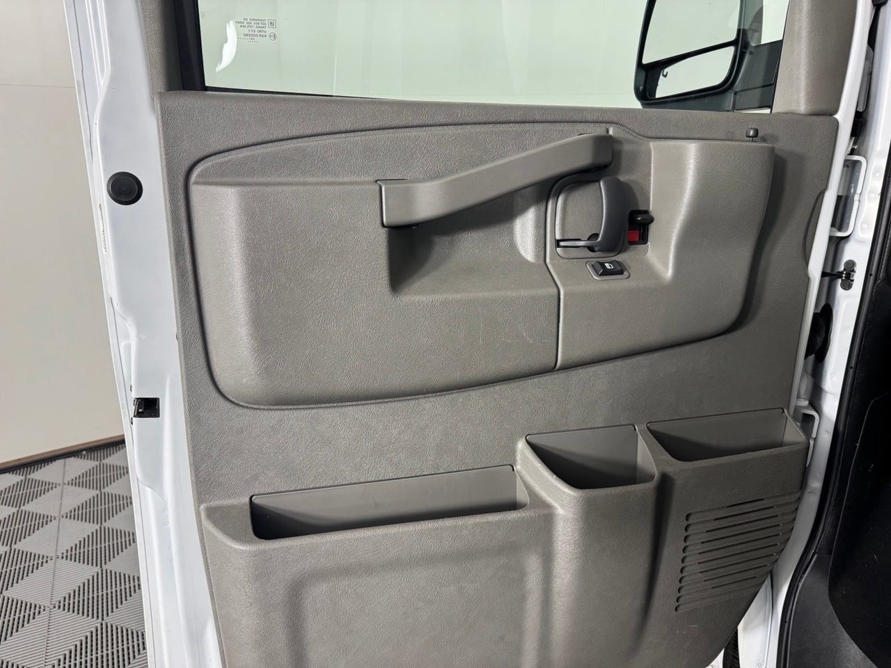 Used 2024 Chevrolet Express 3500 LT w/ LT Preferred Equipment Group RWD image 11