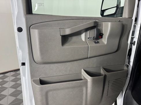 Used 2024 Chevrolet Express 3500 LT w/ LT Preferred Equipment Group RWD image 11