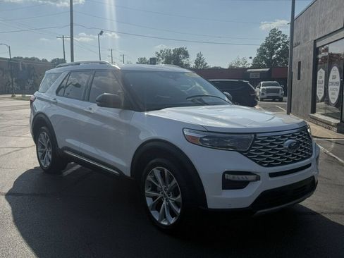 Used 2021 Ford Explorer Platinum w/ Equipment Group 601A AWD/4WD image 2