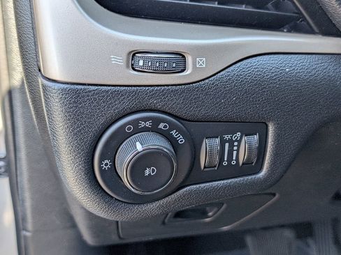 Used 2017 Jeep Cherokee Latitude image 25