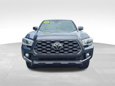 Used 2021 Toyota Tacoma TRD Off-Road AWD/4WD image 9