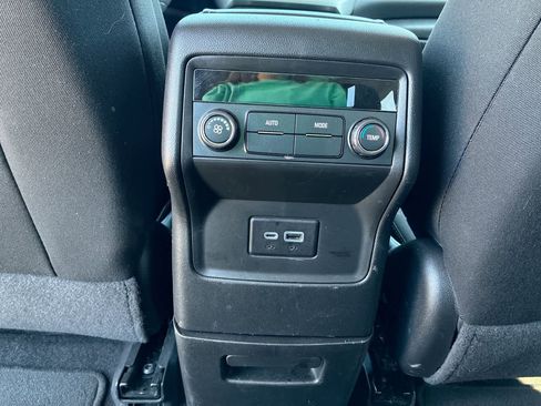 Used 2023 GMC Acadia SLE image 20