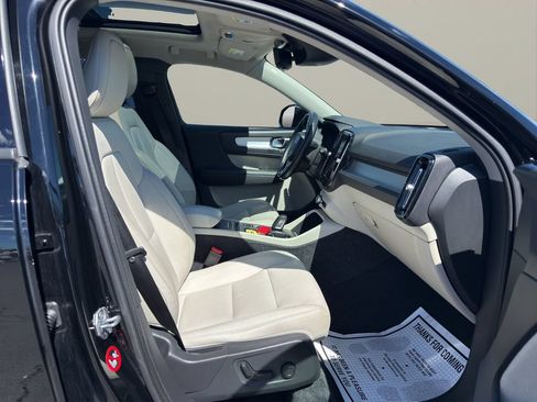 Used 2019 Volvo XC40 T5 Momentum AWD/4WD image 18