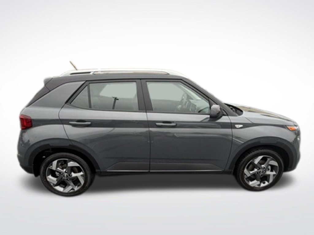 New 2026 Hyundai Venue SEL FWD image 2
