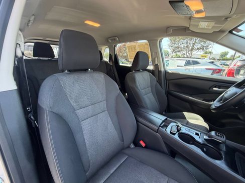 Used 2025 Nissan Rogue SV FWD image 38
