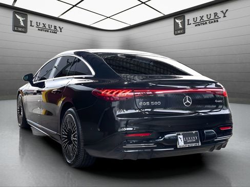 Used 2022 Mercedes-Benz EQS 580 4MATIC Sedan w/ Pinnacle Trim Package image 6