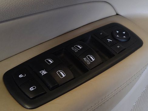 Used 2020 Jeep Grand Cherokee Overland image 27