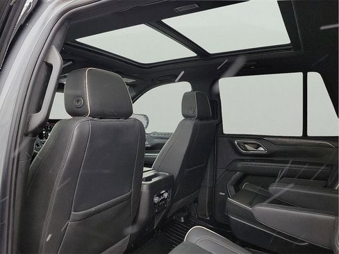 Used 2022 GMC Yukon SLT w/ SLT Premium Package image 12