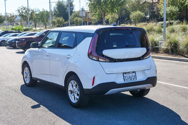 Used 2025 Kia Soul LX w/ LX Technology Package FWD image 5
