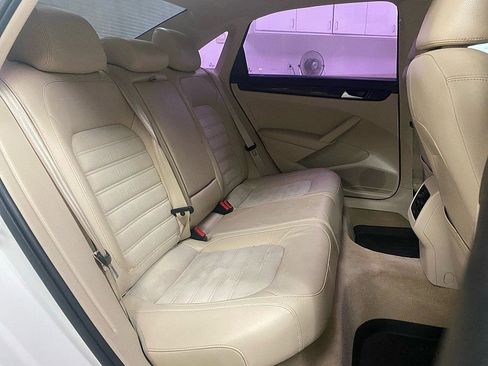 Used 2014 Volkswagen Passat 1.8T SEL Premium image 15
