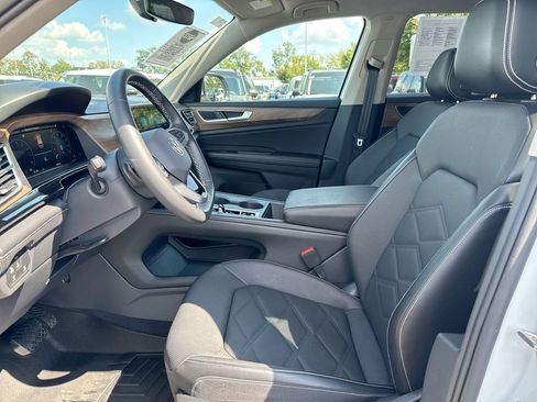 Used 2024 Volkswagen Atlas SE AWD/4WD image 19