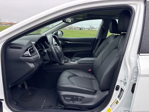 Used 2023 Toyota Camry SE w/ Cold Weather Package image 15