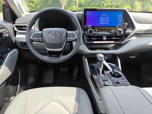 New 2026 Toyota Highlander Limited AWD/4WD image 7