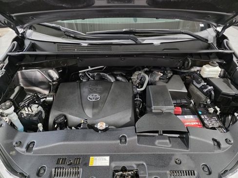 Used 2019 Toyota Highlander XLE image 27