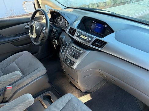 Used 2016 Honda Odyssey LX image 19