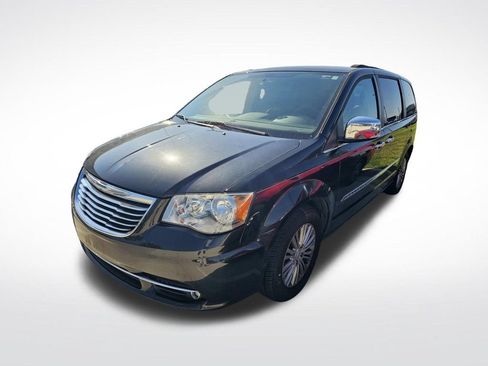 Used 2015 Chrysler Town & Country Touring-L w/ Driver Convenience Group FWD image 9