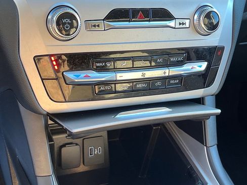 Used 2022 Ford Explorer XLT w/ Class IV Trailer Tow Package image 14