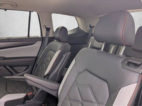 Used 2026 Volkswagen Atlas Peak Edition AWD/4WD image 16
