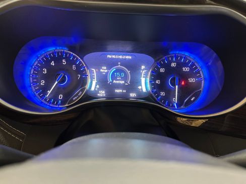 Used 2023 Chrysler Pacifica Limited FWD image 21