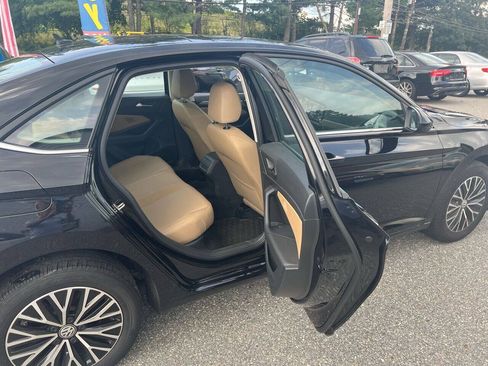Used 2019 Volkswagen Jetta SE w/ Cold Weather Package FWD image 13