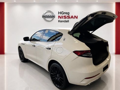 Used 2022 Maserati Levante GT AWD/4WD image 2