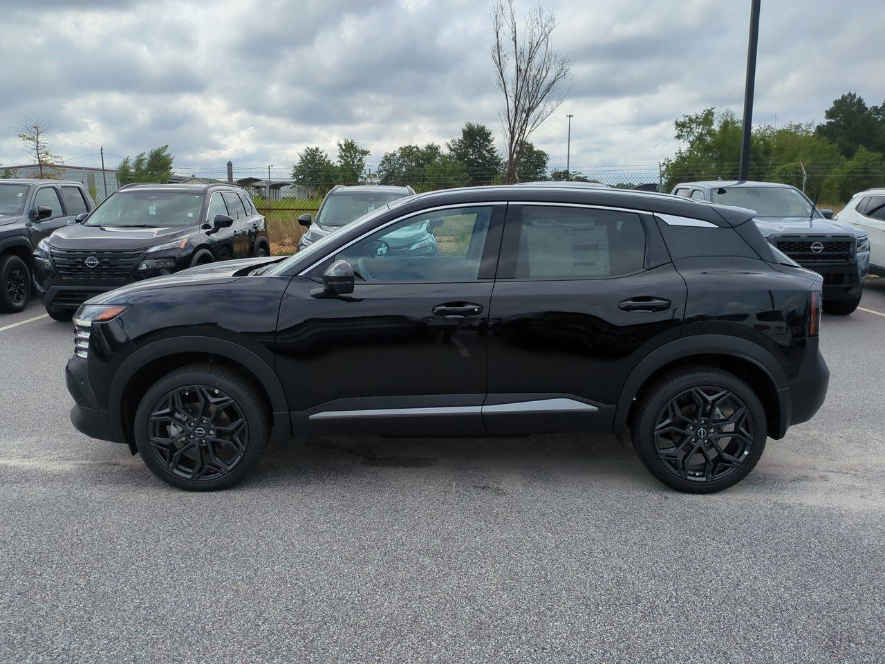 New 2026 Nissan Kicks SR FWD image 7