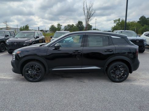 New 2026 Nissan Kicks SR FWD image 7