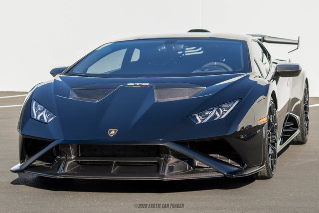 Used 2021 Lamborghini Huracan STO RWD image 13