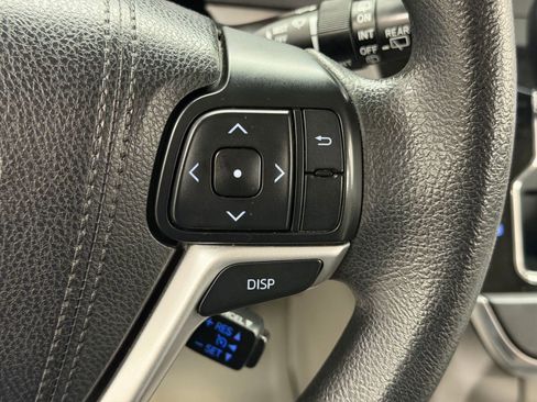 Used 2015 Toyota Sienna LE FWD image 23