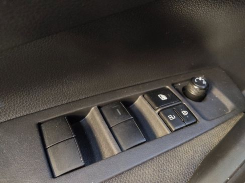 Used 2020 Toyota Corolla LE image 27