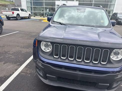Used 2017 Jeep Renegade Latitude w/ Advanced Technology Group AWD/4WD image 4