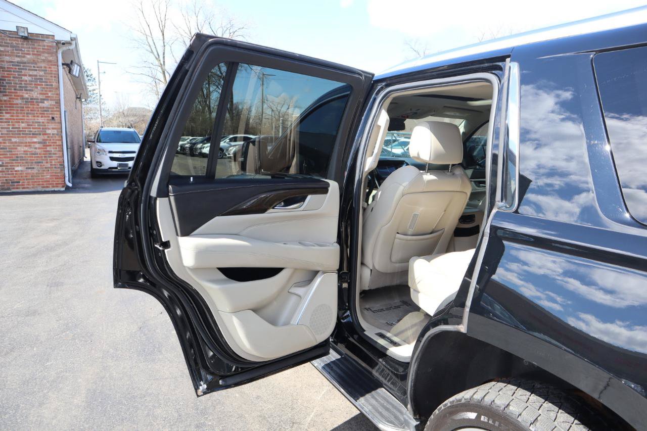Used 2020 Cadillac Escalade Luxury RWD image 17