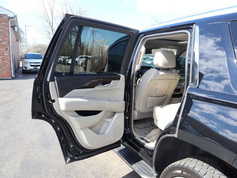 Used 2020 Cadillac Escalade Luxury RWD image 17