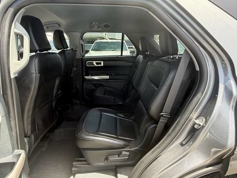 Used 2023 Ford Explorer XLT w/ Equipment Group 202A RWD image 11