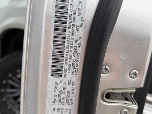 Used 2017 RAM 3500 Laramie Longhorn image 38