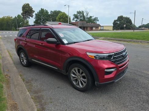 Used 2020 Ford Explorer XLT w/ Equipment Group 202A AWD/4WD image 10