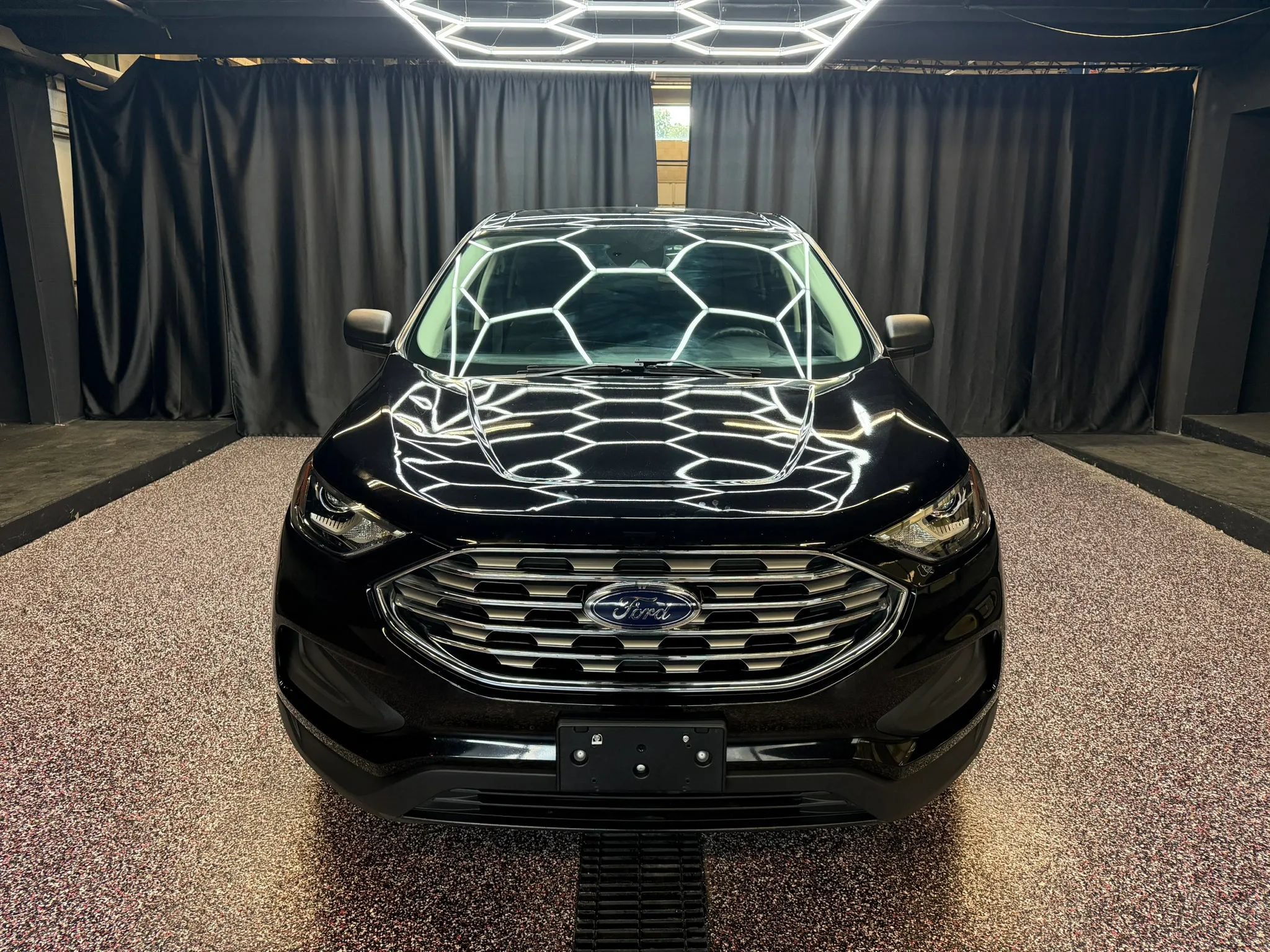 Used 2020 Ford Edge SE AWD/4WD image 3