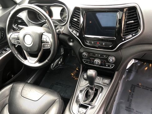 Used 2021 Jeep Cherokee Limited image 27